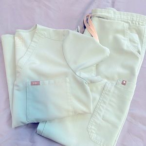 Figs women’s scrub set